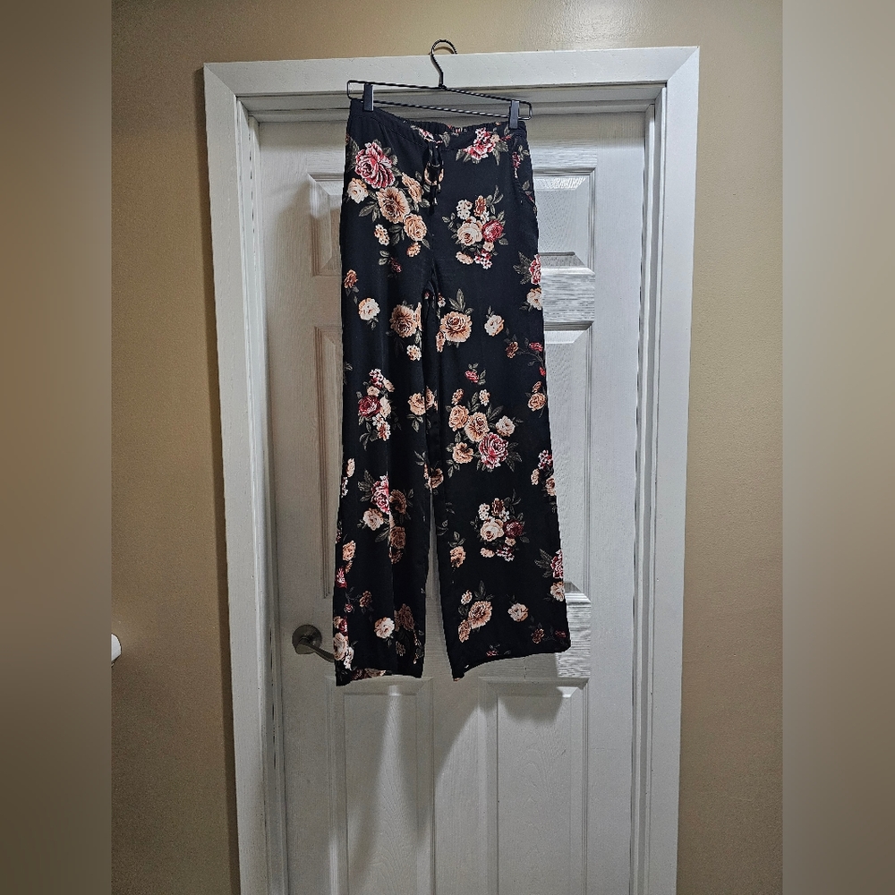 Xhilaration Wide Leg Floral Print Pant